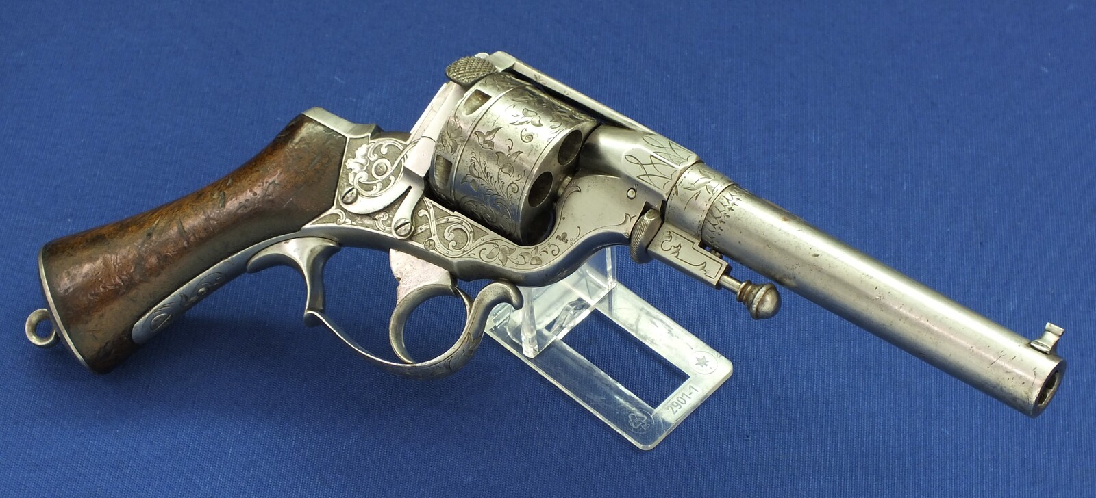 A fine antique French Engraved Perrin Model 1865 6 shot centerfire 11mm Double Action Revolver. Length 32cm. In very good condition. Price 3.850 euro