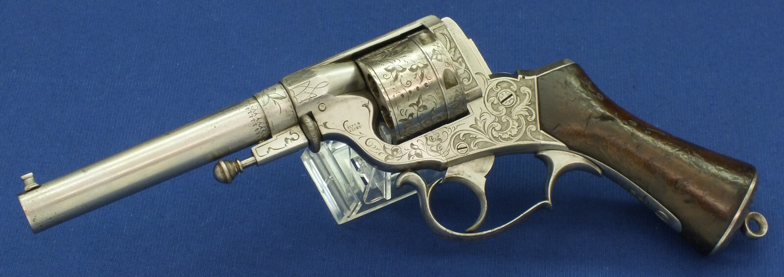 A fine antique French Engraved Perrin Model 1865 6 shot centerfire 11mm Double Action Revolver. Length 32cm. In very good condition. Price 3.850 euro