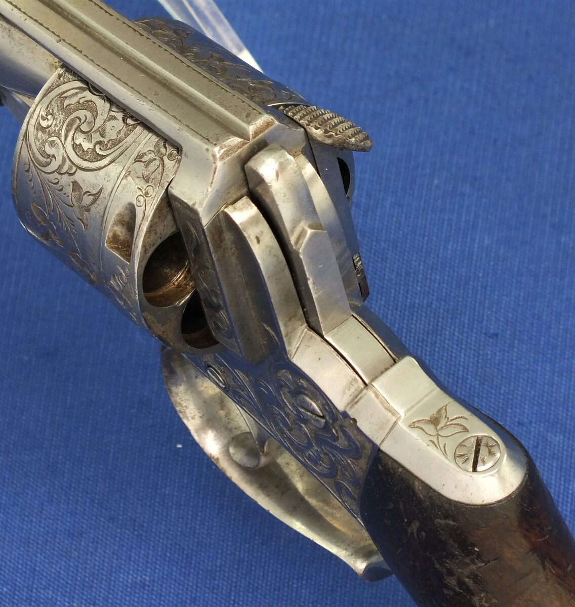 A fine antique French Engraved Perrin Model 1865 6 shot centerfire 11mm Double Action Revolver. Length 32cm. In very good condition. Price 3.850 euro