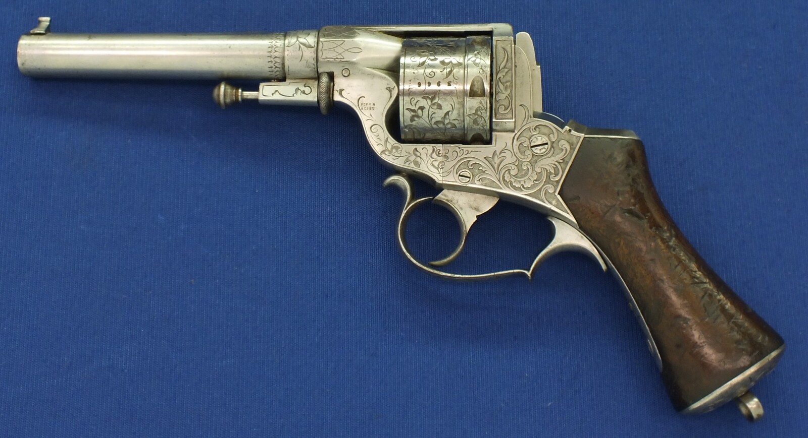 A fine antique French Engraved Perrin Model 1865 6 shot centerfire 11mm Double Action Revolver. Length 32cm. In very good condition. Price 3.850 euro