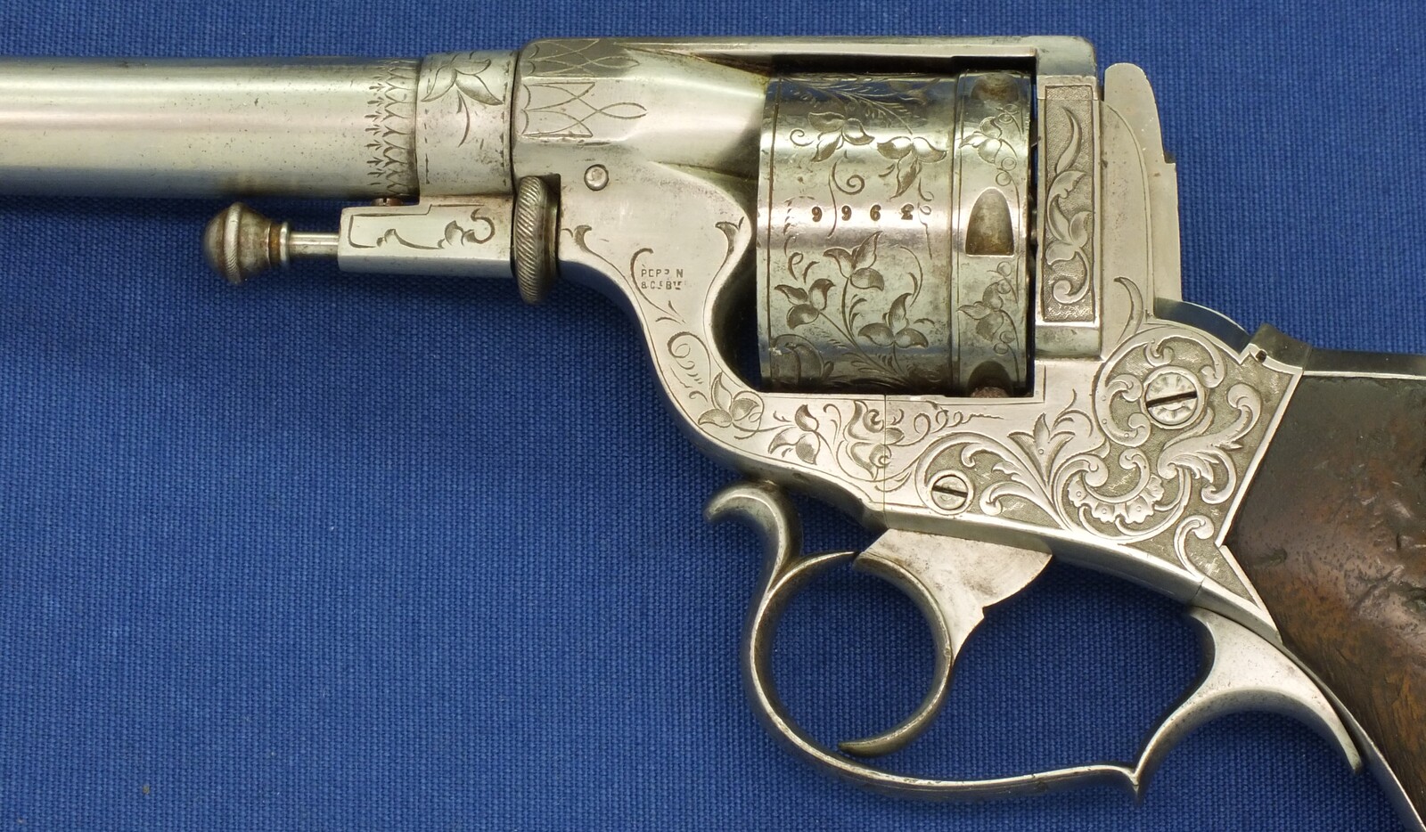 A fine antique French Engraved Perrin Model 1865 6 shot centerfire 11mm Double Action Revolver. Length 32cm. In very good condition. Price 3.850 euro