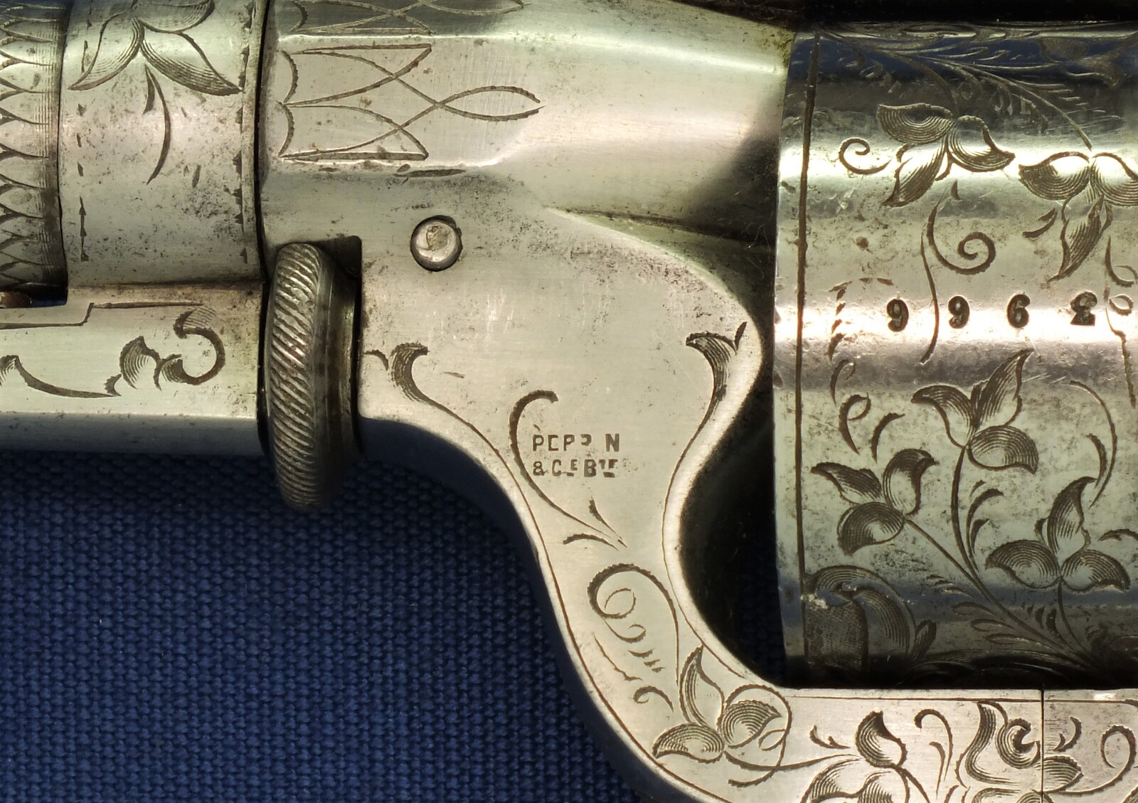 A fine antique French Engraved Perrin Model 1865 6 shot centerfire 11mm Double Action Revolver. Length 32cm. In very good condition. Price 3.850 euro