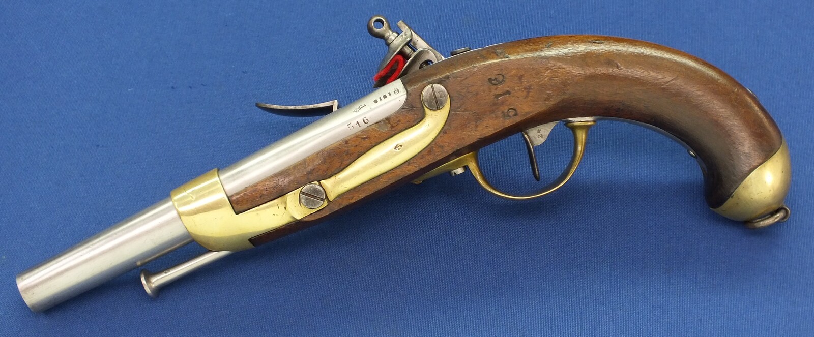 A fine antique French Military Model 1816 Troupe Cavalry Flintlock Pistol. Signed Manufacture Royal de Mutzig. Nr 516 all matching. Caliber 17mm, length 36,5cm. In very good condition. Price 2.750 euro.