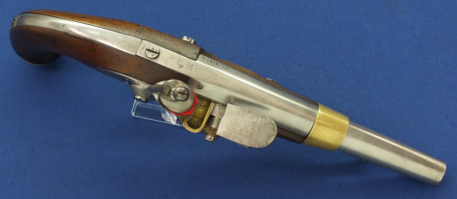 A fine antique French Military Model 1816 Troupe Cavalry Flintlock Pistol. Signed Manufacture Royal de Mutzig. Nr 516 all matching. Caliber 17mm, length 36,5cm. In very good condition. Price 2.750 euro.