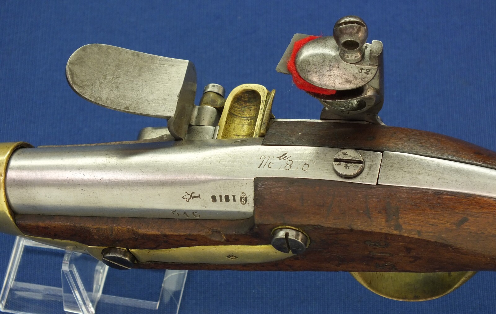 A fine antique French Military Model 1816 Troupe Cavalry Flintlock Pistol. Signed Manufacture Royal de Mutzig. Nr 516 all matching. Caliber 17mm, length 36,5cm. In very good condition. Price 2.750 euro.