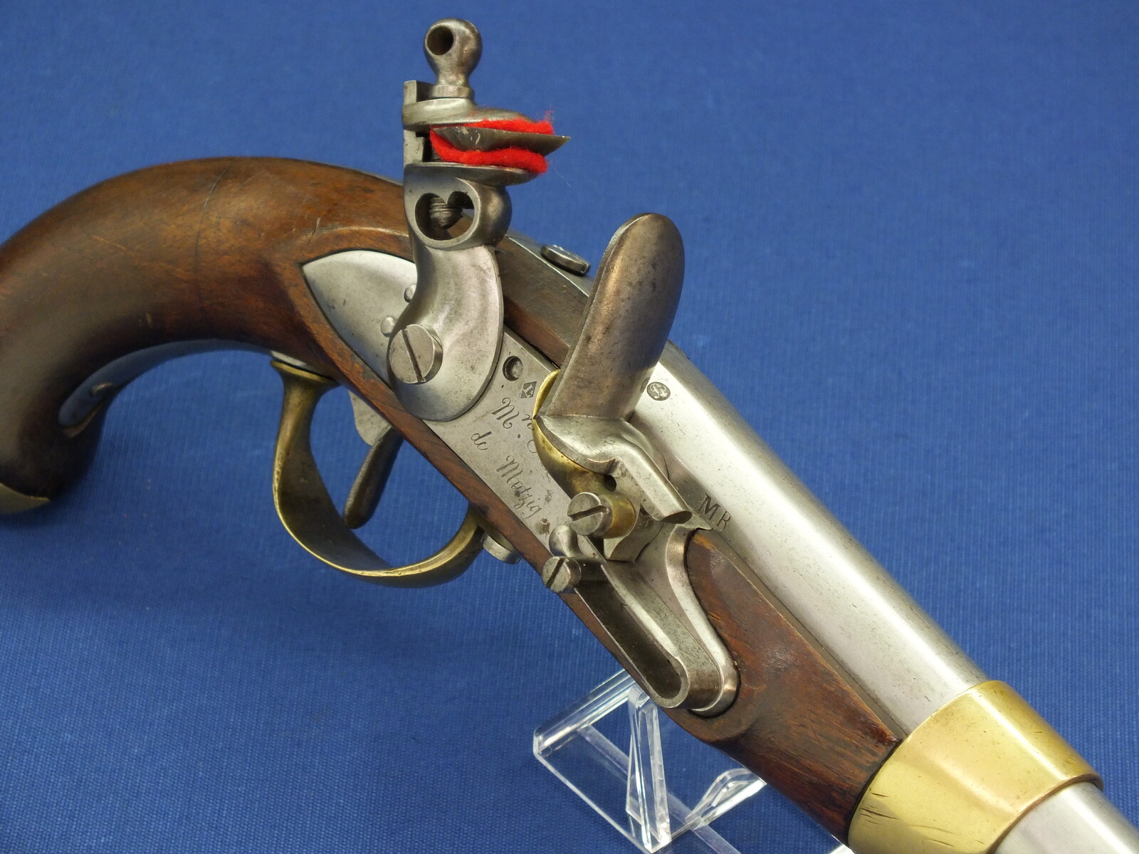 A fine antique French Military Model 1816 Troupe Cavalry Flintlock Pistol. Signed Manufacture Royal de Mutzig. Nr 516 all matching. Caliber 17mm, length 36,5cm. In very good condition. Price 2.750 euro.