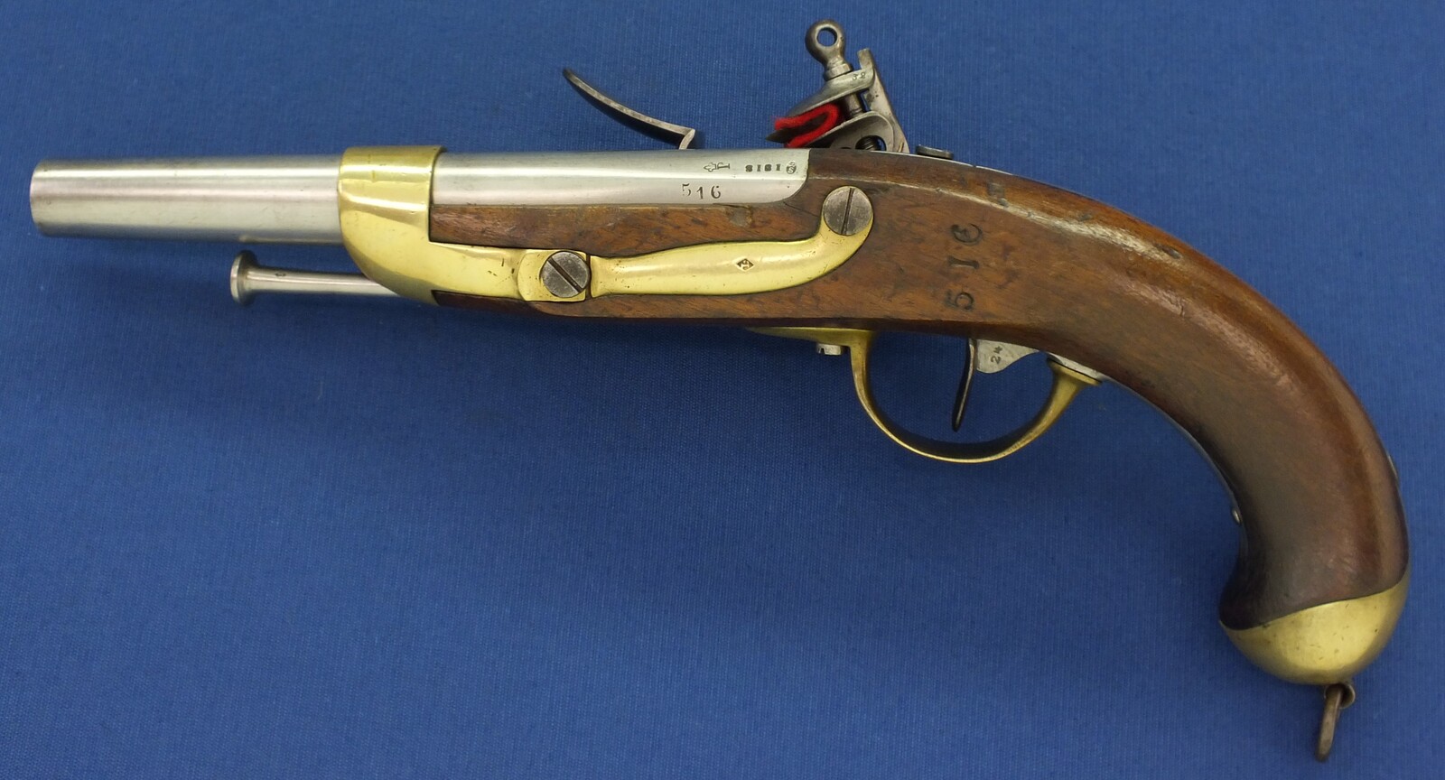 A fine antique French Military Model 1816 Troupe Cavalry Flintlock Pistol. Signed Manufacture Royal de Mutzig. Nr 516 all matching. Caliber 17mm, length 36,5cm. In very good condition. Price 2.750 euro.