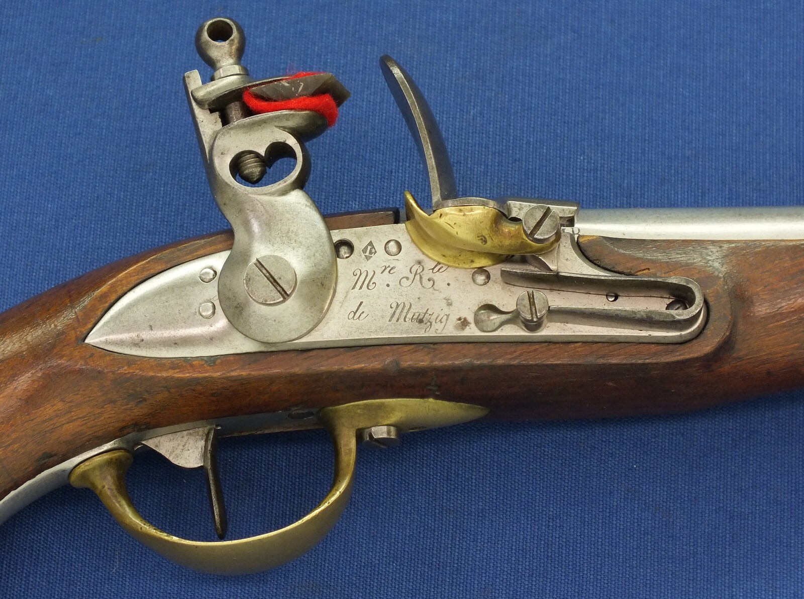 A fine antique French Military Model 1816 Troupe Cavalry Flintlock Pistol. Signed Manufacture Royal de Mutzig. Nr 516 all matching. Caliber 17mm, length 36,5cm. In very good condition. Price 2.750 euro.