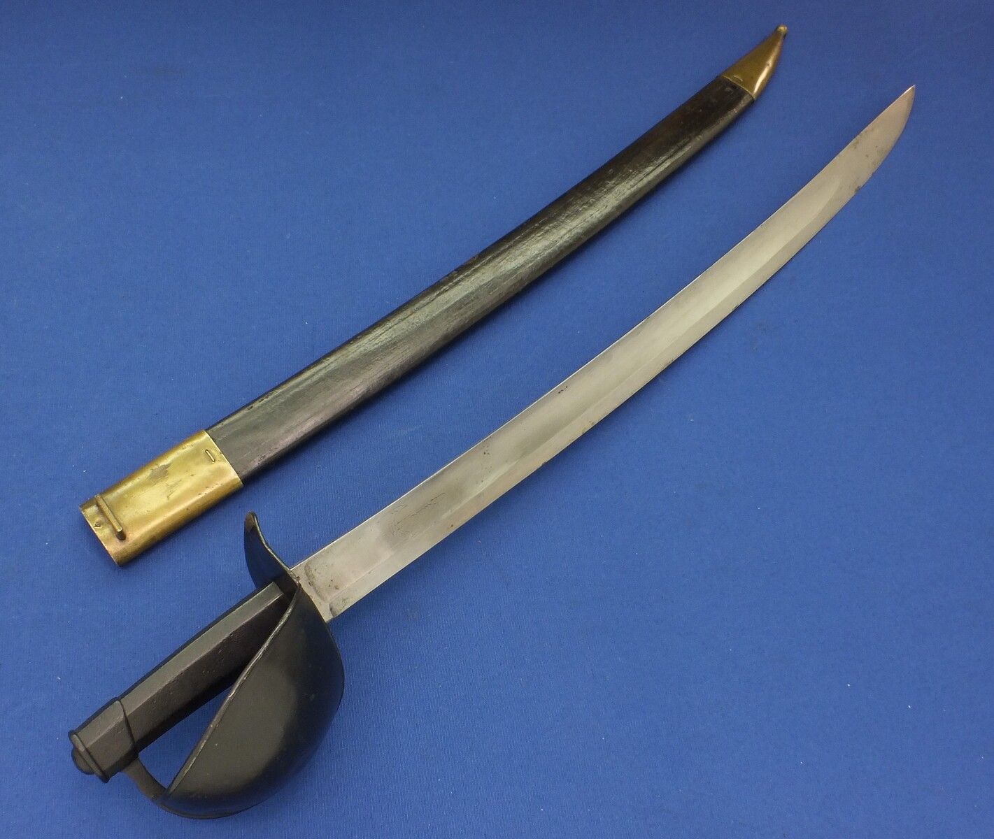 A fine antique French Naval Cutlass / Sabre de Bord Model 1833 with original Leather Scabbard. Back of the Blade signed: Coulaux & Cie Klingenthal. Length 83,5cm. In very good condition. Price 900 euro