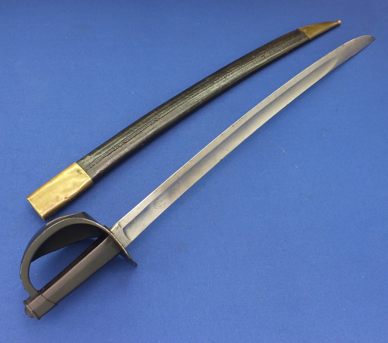 A fine antique French Naval Cutlass / Sabre de Bord Model 1833 with original Leather Scabbard. Back of the Blade signed: Coulaux & Cie Klingenthal. Length 83,5cm. In very good condition. Price 900 euro