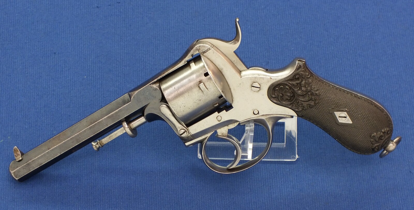 A fine antique German 6 shot single and double action 9 mm pinfire Revolver probably by Valentin Christoph Schilling Suhl. Length 28 cm. In near mint condition. 