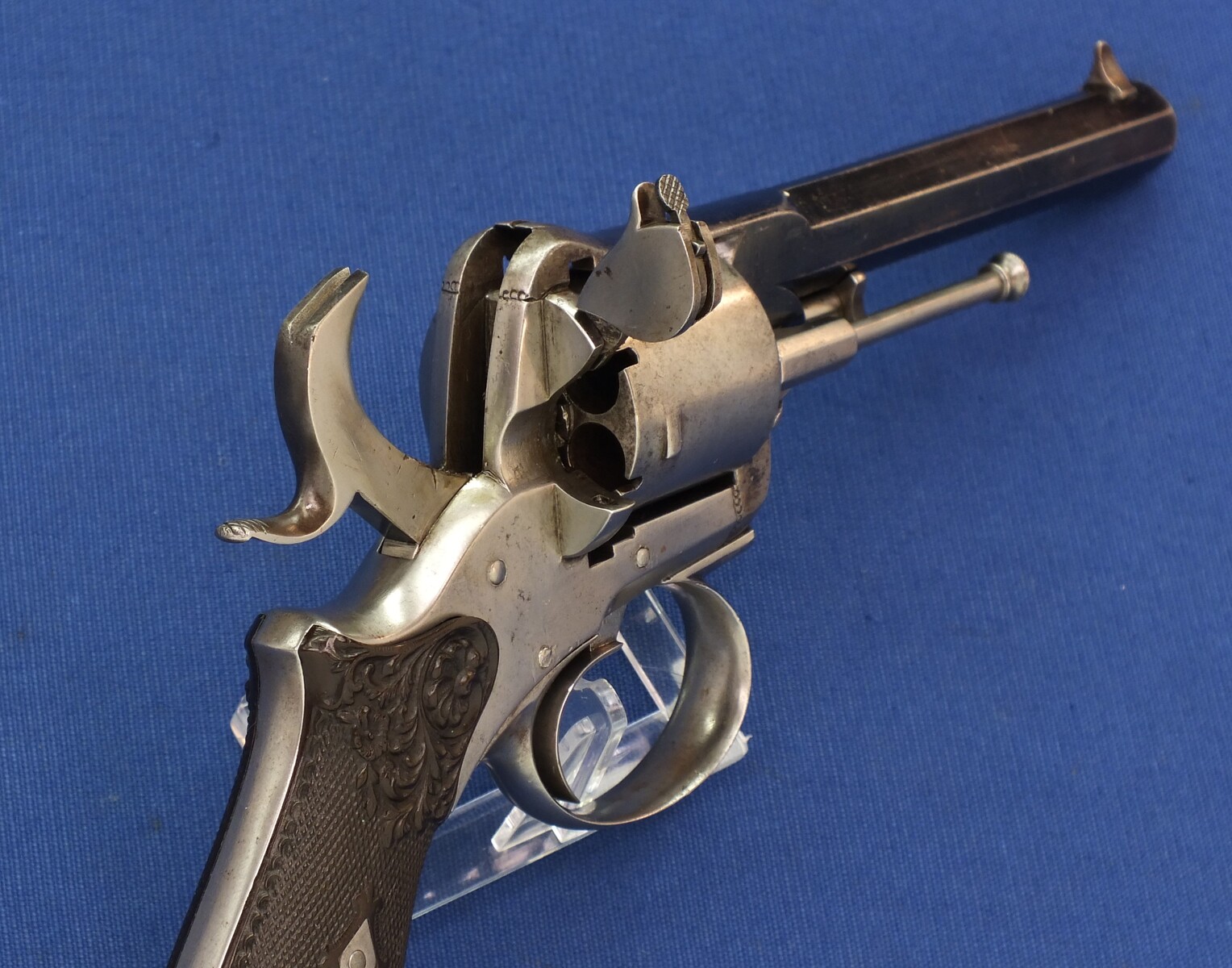 A fine antique German 6 shot single and double action 9 mm pinfire Revolver probably by Valentin Christoph Schilling Suhl. Length 28 cm. In near mint condition. 