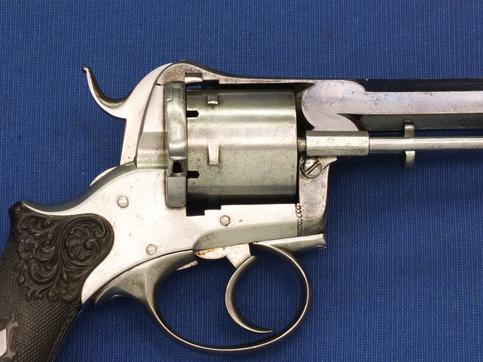 A fine antique German 6 shot single and double action 9 mm pinfire Revolver probably by Valentin Christoph Schilling Suhl. Length 28 cm. In near mint condition. 