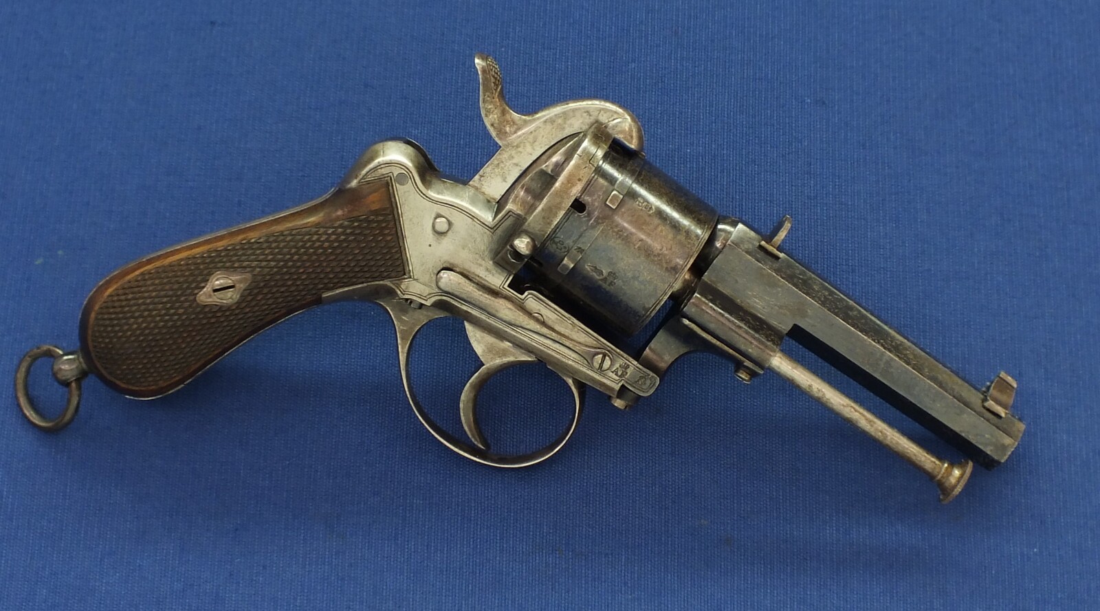 A fine antique Liege August Francotte Single&Double Action 6 shot 9mm Lefaucheux patent Pinfire revolver for the English market. Retailed by: J.F Crane, 3 Royal Exchange London. Length 23cm. In very good condition. Price 950 euro