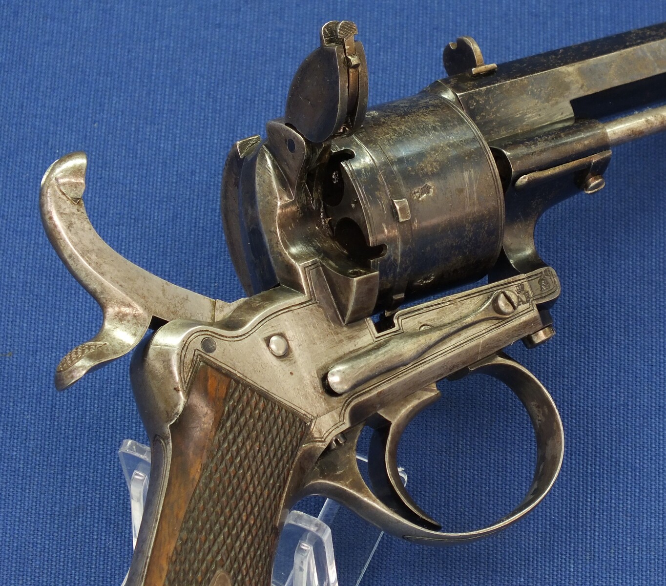 A fine antique Liege August Francotte Single&Double Action 6 shot 9mm Lefaucheux patent Pinfire revolver for the English market. Retailed by: J.F Crane, 3 Royal Exchange London. Length 23cm. In very good condition. Price 950 euro