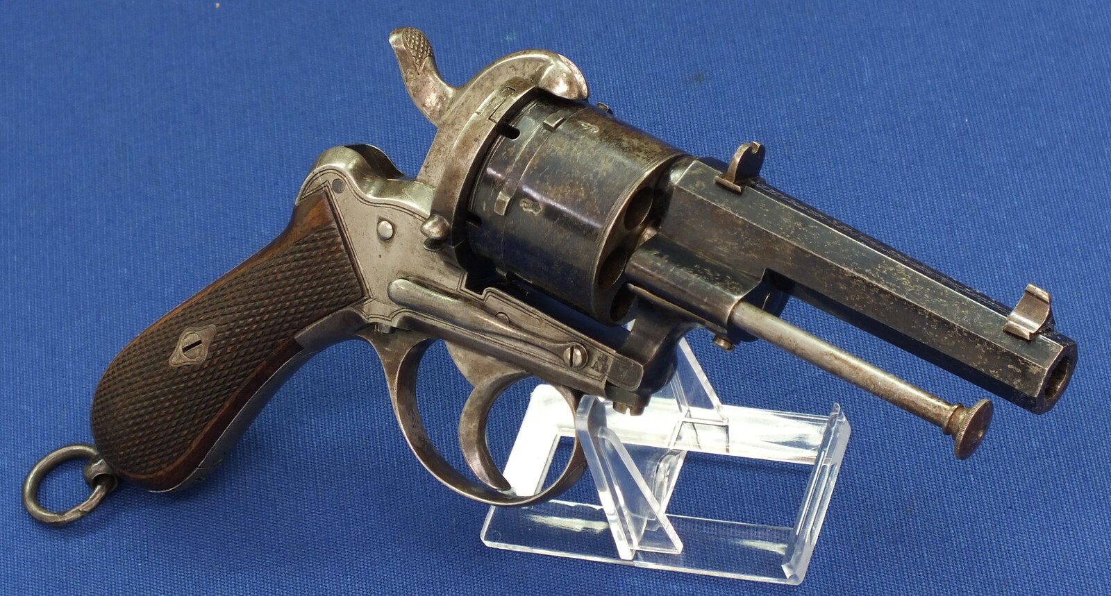 A fine antique Liege August Francotte Single&Double Action 6 shot 9mm Lefaucheux patent Pinfire revolver for the English market. Retailed by: J.F Crane, 3 Royal Exchange London. Length 23cm. In very good condition. Price 950 euro