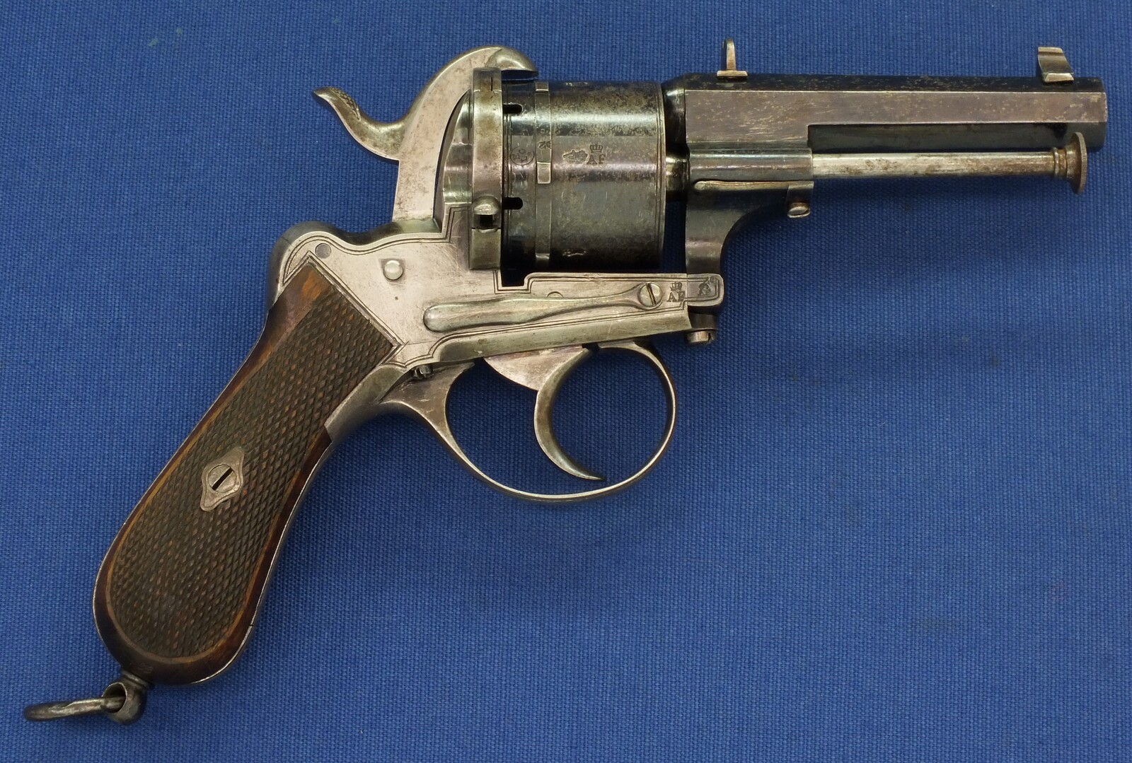 A fine antique Liege August Francotte Single&Double Action 6 shot 9mm Lefaucheux patent Pinfire revolver for the English market. Retailed by: J.F Crane, 3 Royal Exchange London. Length 23cm. In very good condition. Price 950 euro