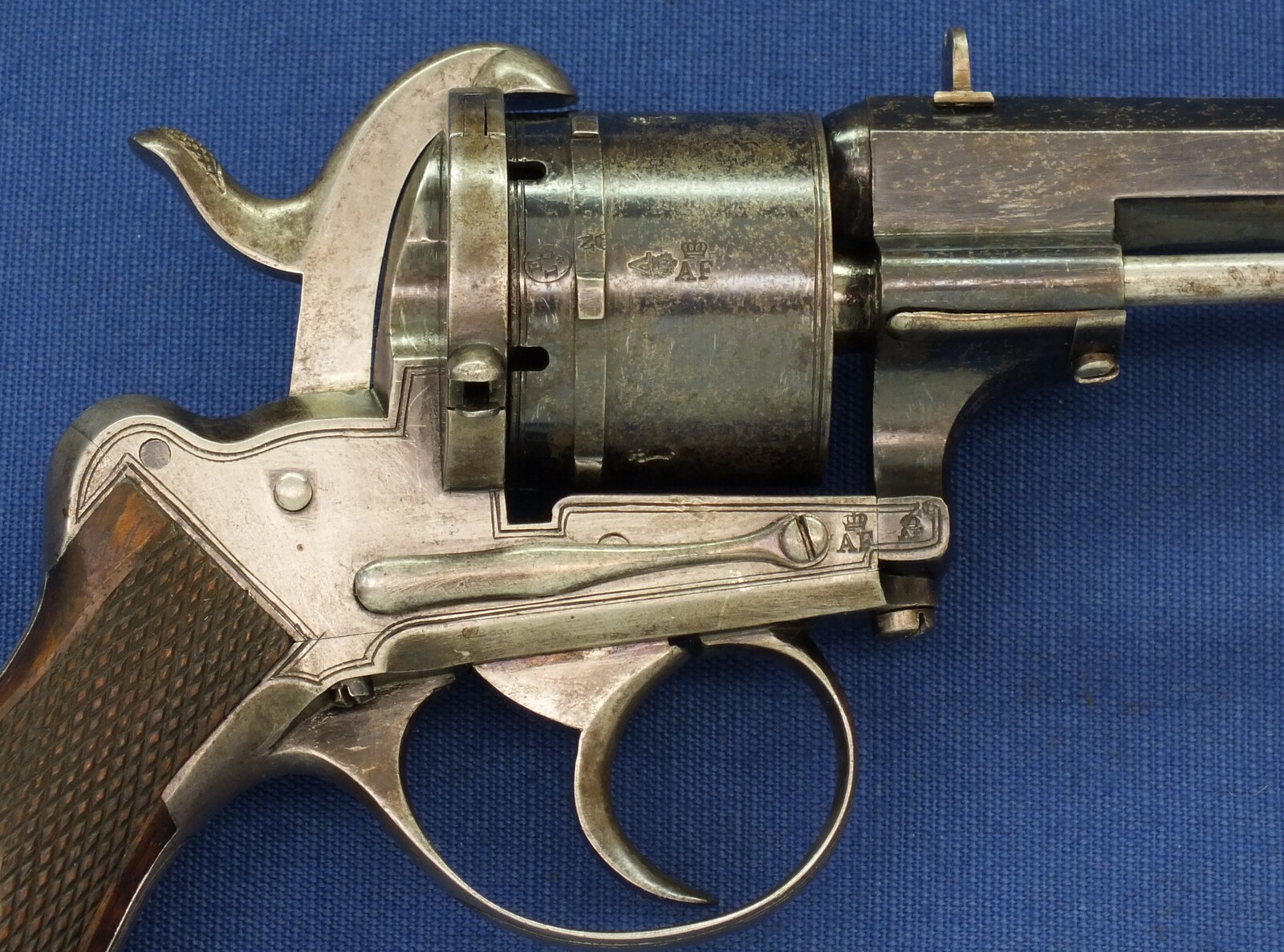 A fine antique Liege August Francotte Single&Double Action 6 shot 9mm Lefaucheux patent Pinfire revolver for the English market. Retailed by: J.F Crane, 3 Royal Exchange London. Length 23cm. In very good condition. Price 950 euro