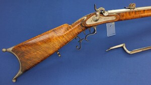 A fine antique Swiss Civilian version of the Military M1851 Sharpshooters Stutzen percussion Rifle with bayonet and Set-Triggers. Made by J.U. Banziger in St. Gallen. Caliber 10,5mm. Length 130cm. In very good condition. Price 1.850 euro