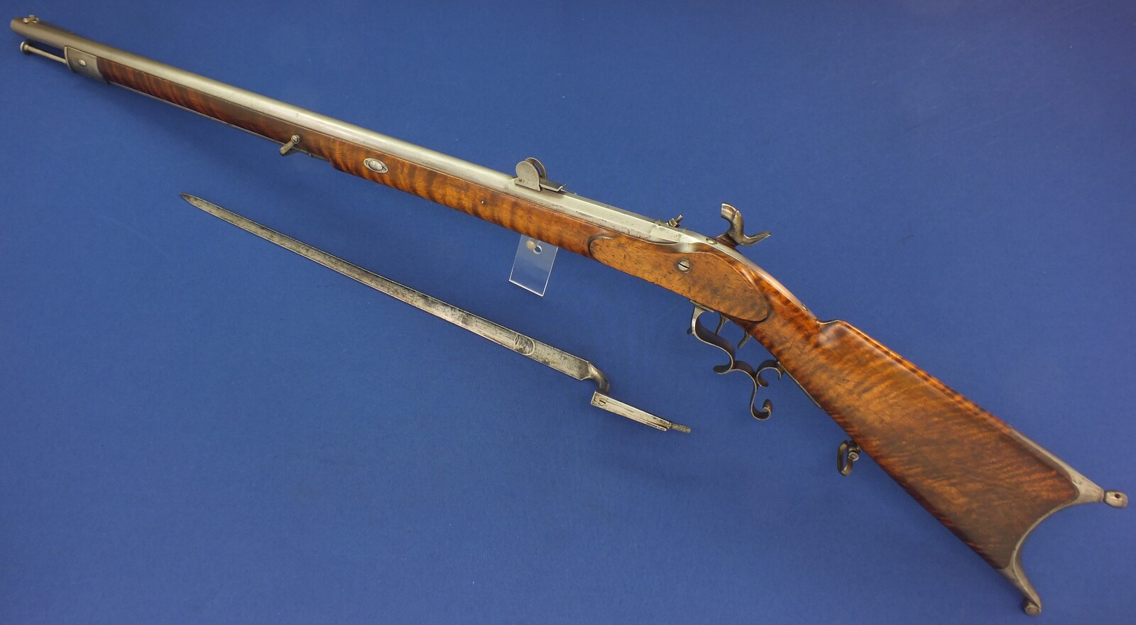 A fine antique Swiss Civilian version of the Military M1851 Sharpshooters Stutzen percussion Rifle with bayonet and Set-Triggers. Made by J.U. Banziger in St. Gallen. Caliber 10,5mm. Length 130cm. In very good condition. Price 1.850 euro