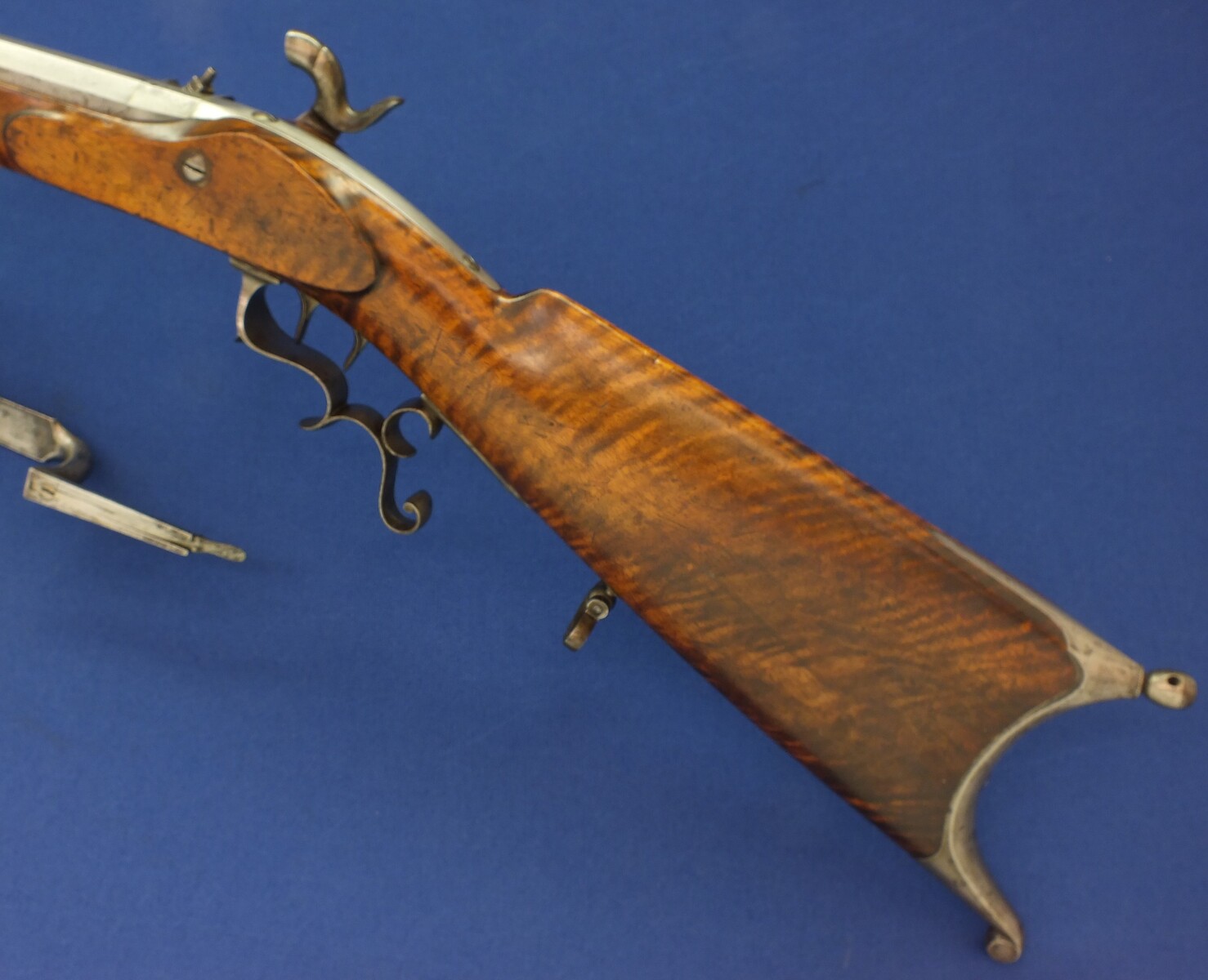 A fine antique Swiss Civilian version of the Military M1851 Sharpshooters Stutzen percussion Rifle with bayonet and Set-Triggers. Made by J.U. Banziger in St. Gallen. Caliber 10,5mm. Length 130cm. In very good condition. Price 1.850 euro