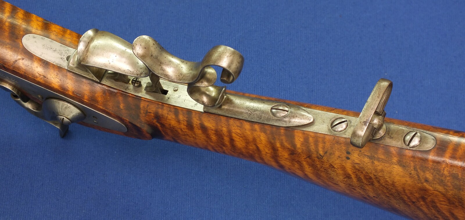 A fine antique Swiss Civilian version of the Military M1851 Sharpshooters Stutzen percussion Rifle with bayonet and Set-Triggers. Made by J.U. Banziger in St. Gallen. Caliber 10,5mm. Length 130cm. In very good condition. Price 1.850 euro