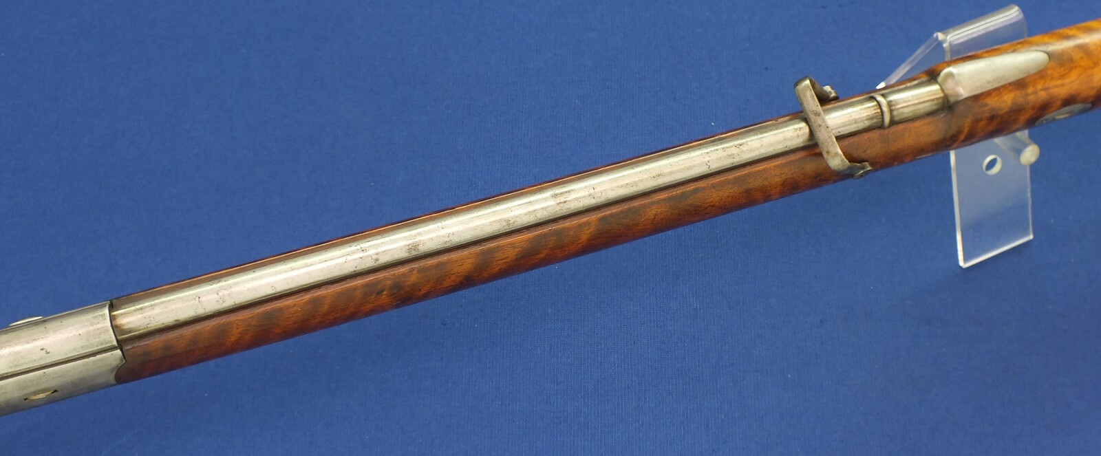 A fine antique Swiss Civilian version of the Military M1851 Sharpshooters Stutzen percussion Rifle with bayonet and Set-Triggers. Made by J.U. Banziger in St. Gallen. Caliber 10,5mm. Length 130cm. In very good condition. Price 1.850 euro