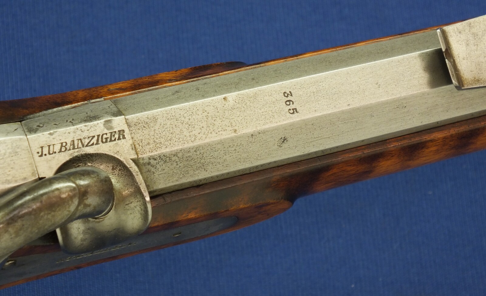 A fine antique Swiss Civilian version of the Military M1851 Sharpshooters Stutzen percussion Rifle with bayonet and Set-Triggers. Made by J.U. Banziger in St. Gallen. Caliber 10,5mm. Length 130cm. In very good condition. Price 1.850 euro