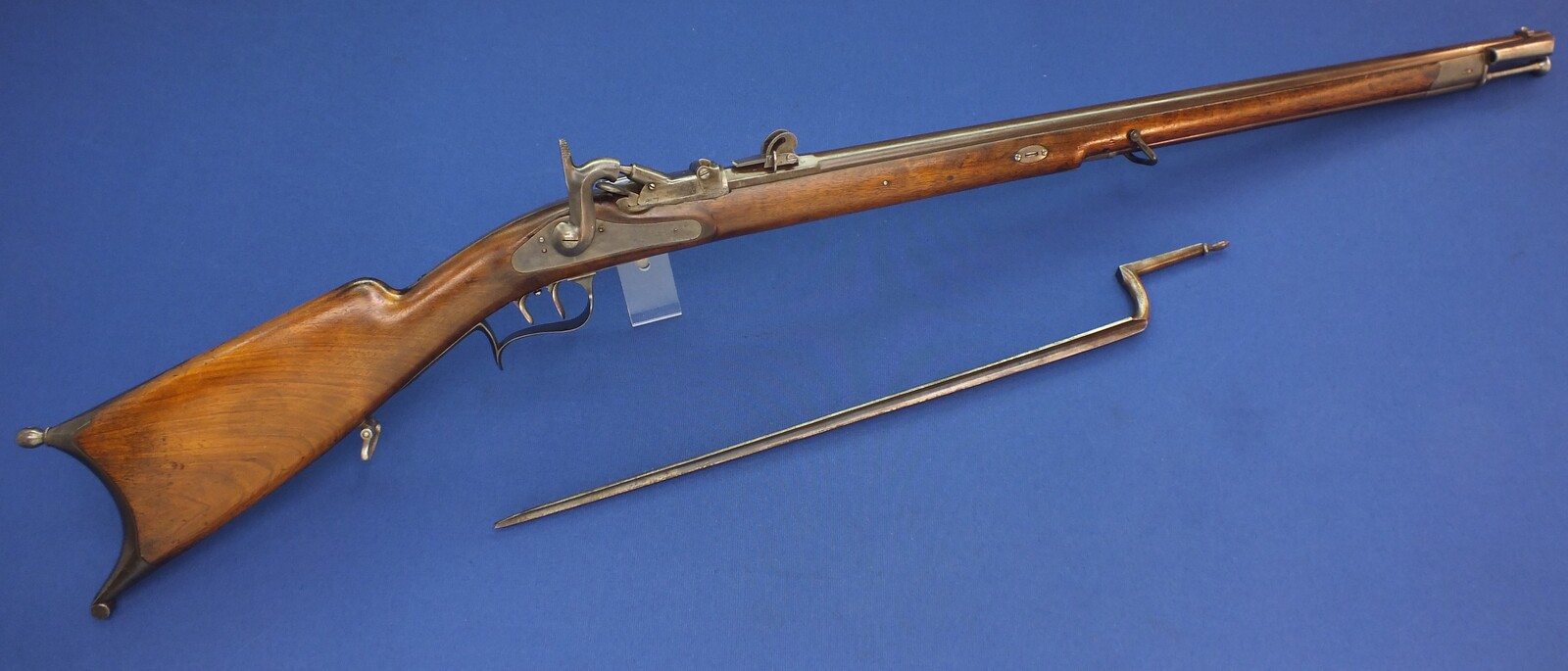 A fine Antique Swiss Model 1851-1867 Milbank-Amsler Stutzer/Sharpshooters Rifle with Bayonet. Signed: S.J.G. Neuhausen. Caliber 41 Swiss Rimfire. Length 127cm. In very good condition. Price 1.450 euro