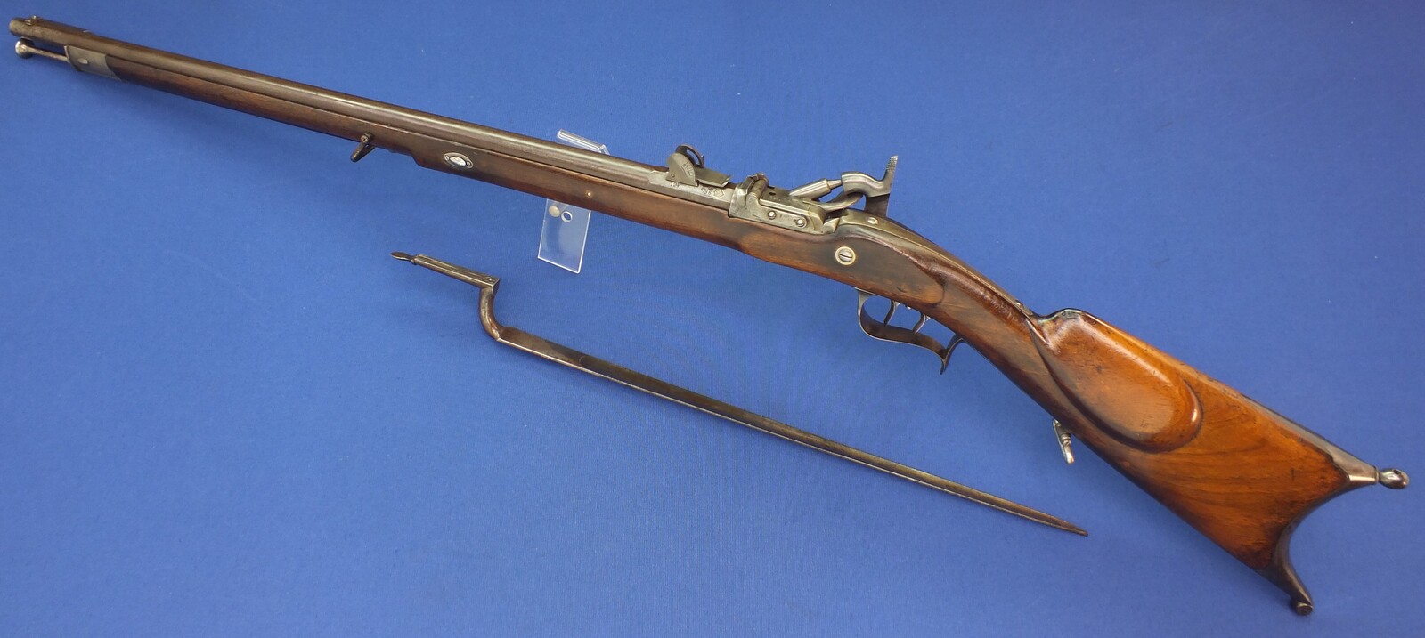 A fine Antique Swiss Model 1851-1867 Milbank-Amsler Stutzer/Sharpshooters Rifle with Bayonet. Signed: S.J.G. Neuhausen. Caliber 41 Swiss Rimfire. Length 127cm. In very good condition. Price 1.450 euro