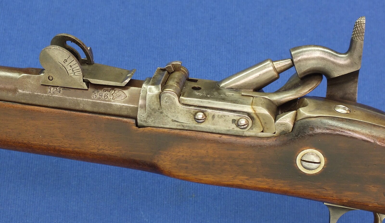 A fine Antique Swiss Model 1851-1867 Milbank-Amsler Stutzer/Sharpshooters Rifle with Bayonet. Signed: S.J.G. Neuhausen. Caliber 41 Swiss Rimfire. Length 127cm. In very good condition. Price 1.450 euro