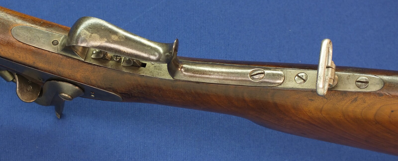 A fine Antique Swiss Model 1851-1867 Milbank-Amsler Stutzer/Sharpshooters Rifle with Bayonet. Signed: S.J.G. Neuhausen. Caliber 41 Swiss Rimfire. Length 127cm. In very good condition. Price 1.450 euro