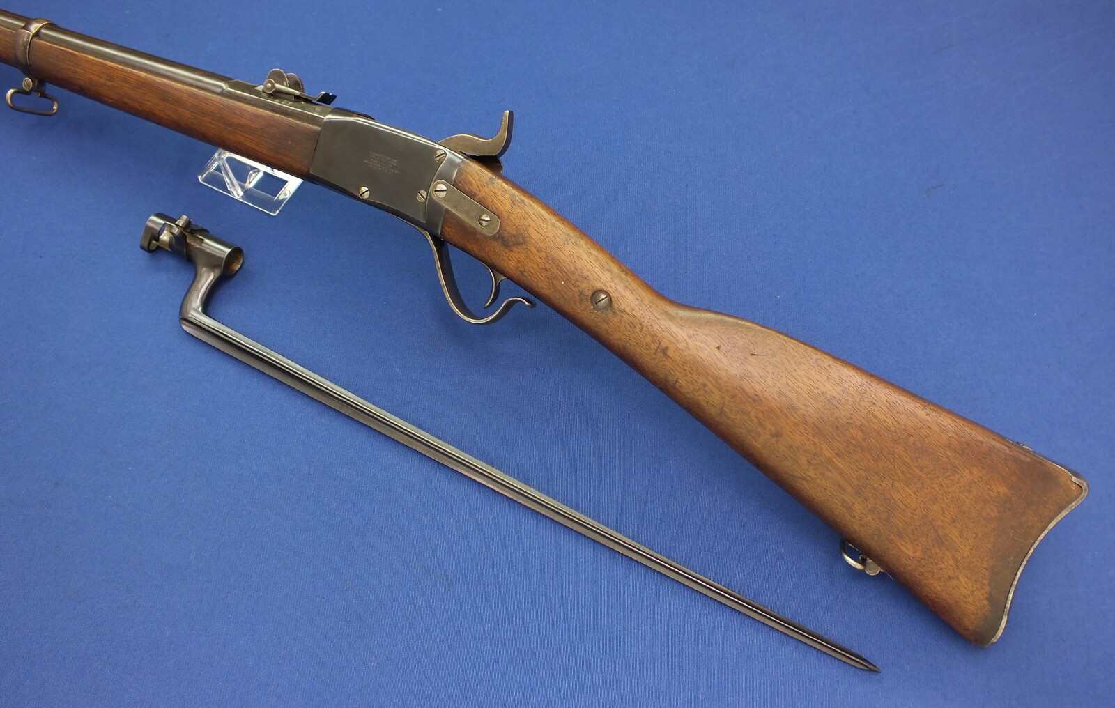 A fine Antique Swiss Peabody Rifle Model 1867-77 with bayonet. Caliber 41 Swiss Rimfire. Length 132cm. In near mint condition. Price 1.750 euro