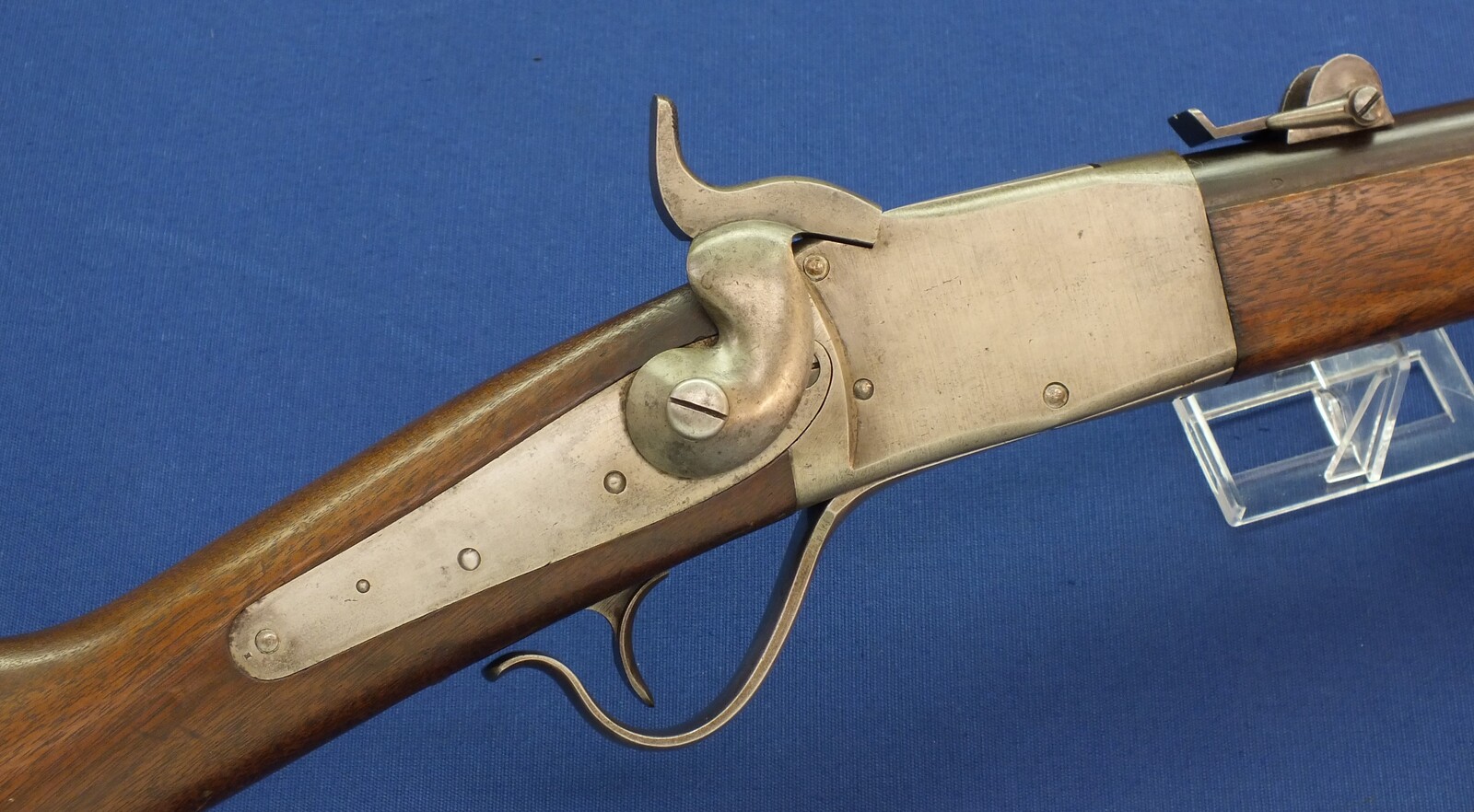 A fine Antique Swiss Peabody Rifle Model 1867-77 with bayonet. Caliber 41 Swiss Rimfire. Length 132cm. In very good condition. 