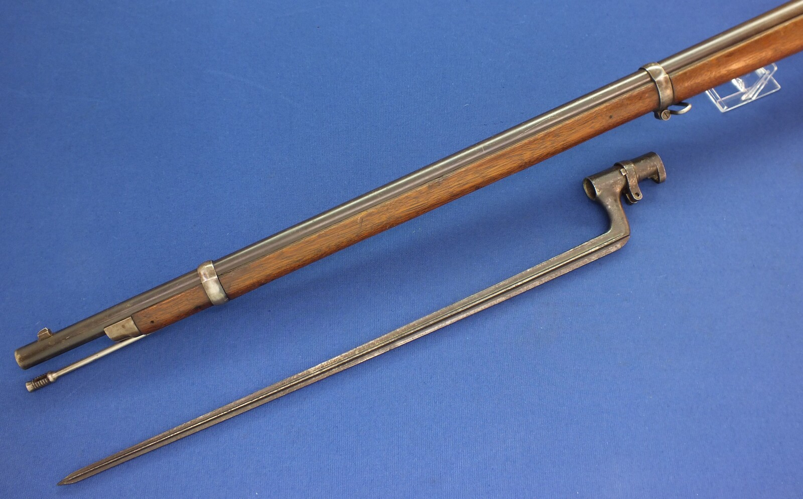 A fine Antique Swiss Peabody Rifle Model 1867-77 with bayonet. Caliber 41 Swiss Rimfire. Length 132cm. In very good condition. 