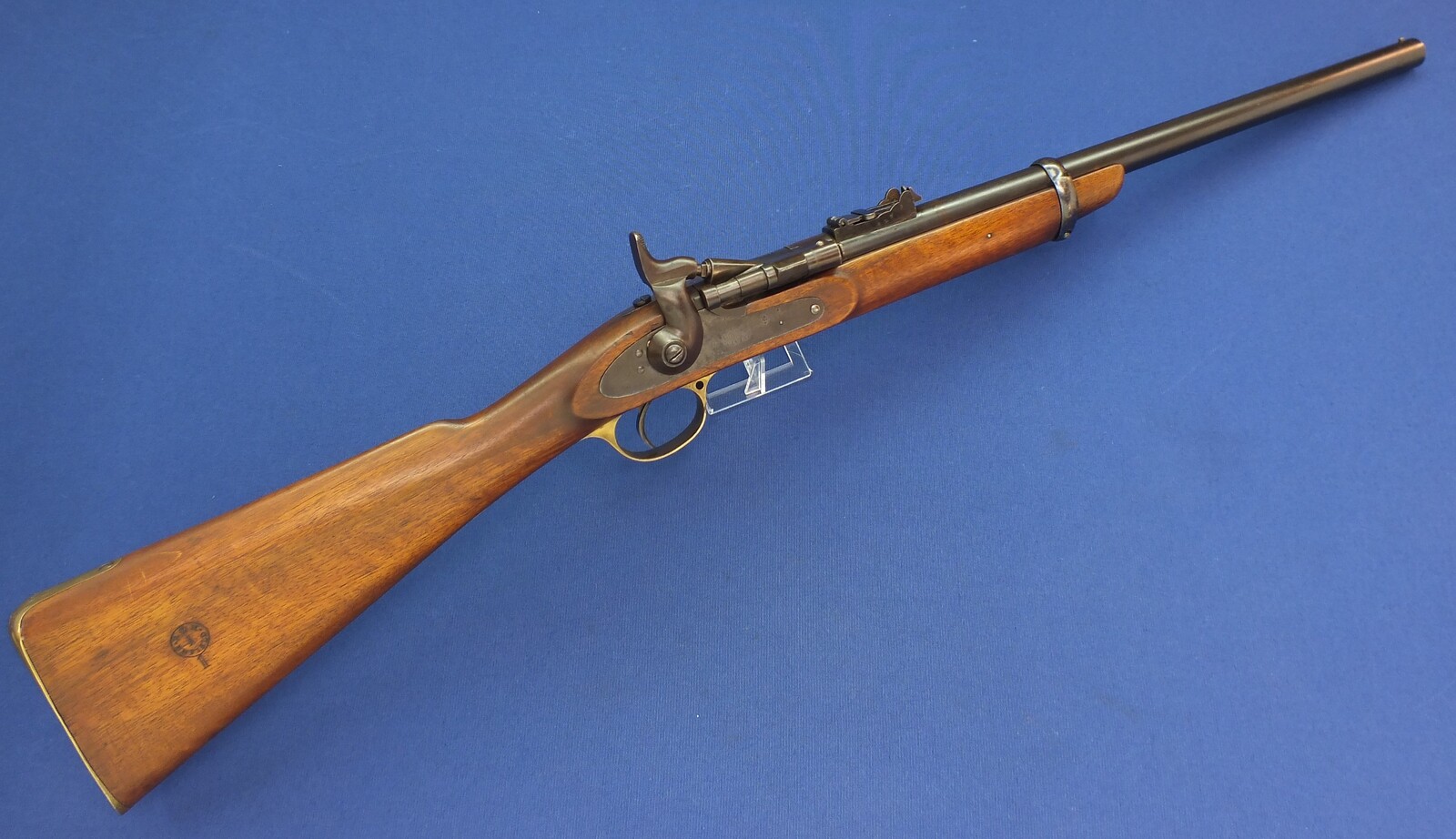 A fine Canadian Enfield Snider Cadet Carbine. 577 Caliber. Lock dated 1860. Stock marked DC for Dominion of Canada. Length 96cm. In near mint condition. Price 1.250 euro