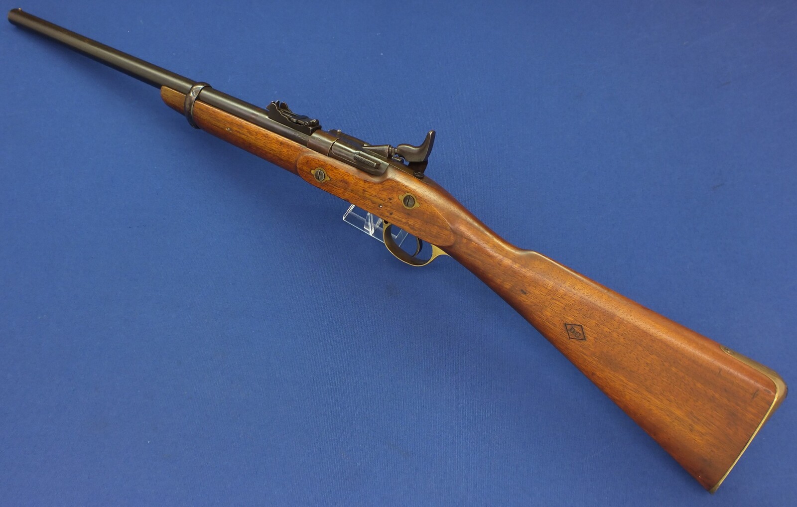 A fine Canadian Enfield Snider Cadet Carbine. 577 Caliber. Lock dated 1860. Stock marked DC for Dominion of Canada. Length 96cm. In near mint condition. Price 1.250 euro