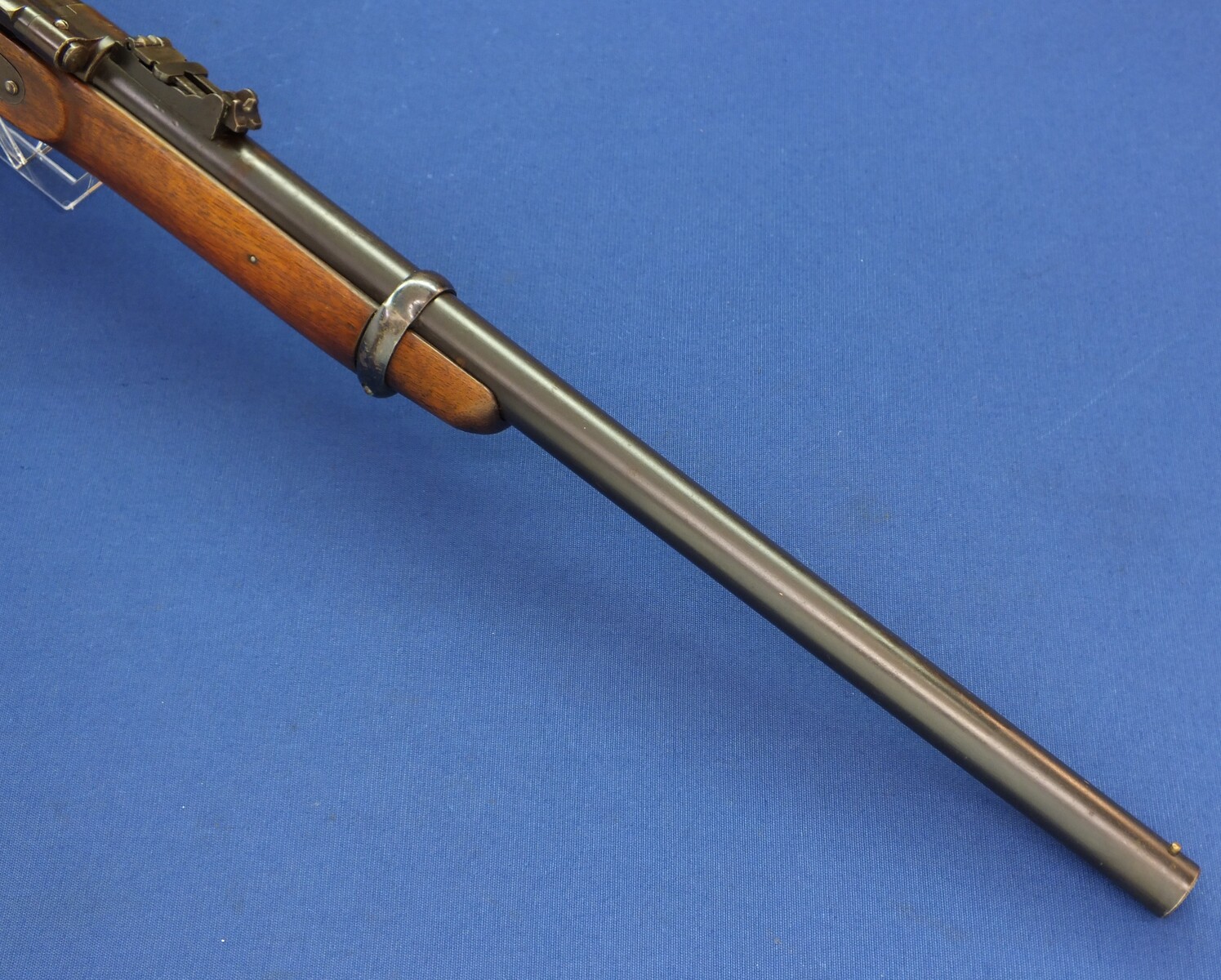 A fine Canadian Enfield Snider Cadet Carbine. 577 Caliber. Lock dated 1860. Stock marked DC for Dominion of Canada. Length 96cm. In near mint condition. Price 1.250 euro