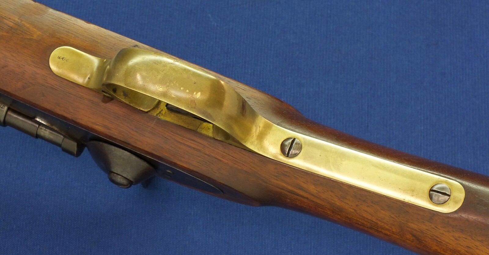 A fine Canadian Enfield Snider Cadet Carbine. 577 Caliber. Lock dated 1860. Stock marked DC for Dominion of Canada. Length 96cm. In near mint condition. Price 1.250 euro