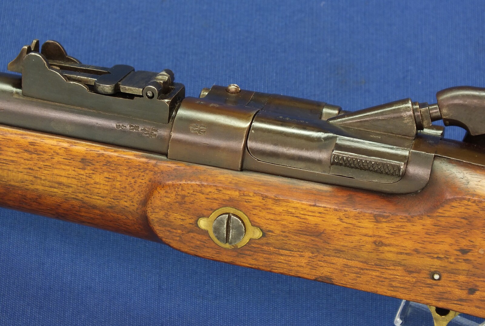 A fine Canadian Enfield Snider Cadet Carbine. 577 Caliber. Lock dated 1860. Stock marked DC for Dominion of Canada. Length 96cm. In near mint condition. Price 1.250 euro