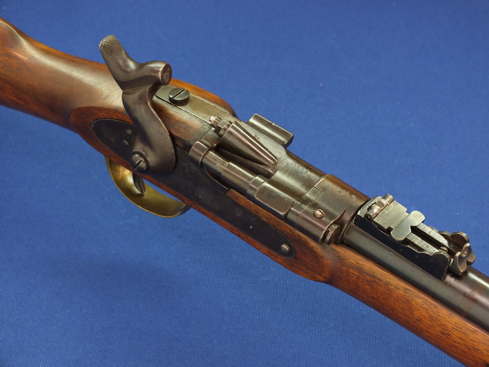 A fine Canadian Enfield Snider Cadet Carbine. 577 Caliber. Lock dated 1860. Stock marked DC for Dominion of Canada. Length 96cm. In near mint condition. Price 1.250 euro