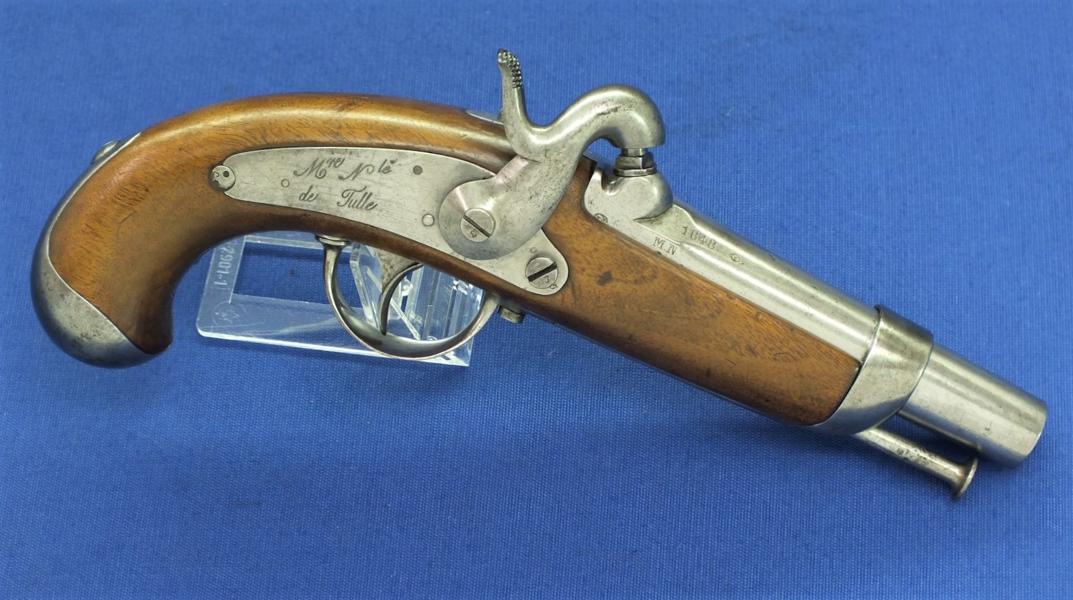 A French antique Model 1842 Gendarmerie Percussion Pistol. Manufacture National de Tulle. Barrel dated 1848, Stock 1849. Caliber 15mm, length 26cm. In very good condition. Price 895 euro