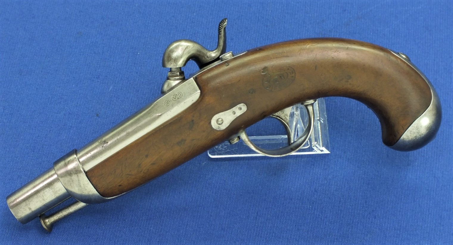 A French antique Model 1842 Gendarmerie Percussion Pistol. Manufacture National de Tulle. Barrel dated 1848, Stock 1849. Caliber 15mm, length 26cm. In very good condition. Price 895 euro