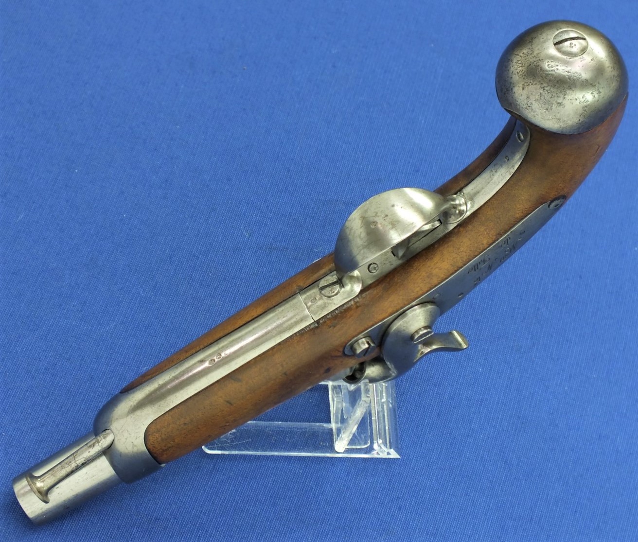 A French antique Model 1842 Gendarmerie Percussion Pistol. Manufacture National de Tulle. Barrel dated 1848, Stock 1849. Caliber 15mm, length 26cm. In very good condition. Price 895 euro