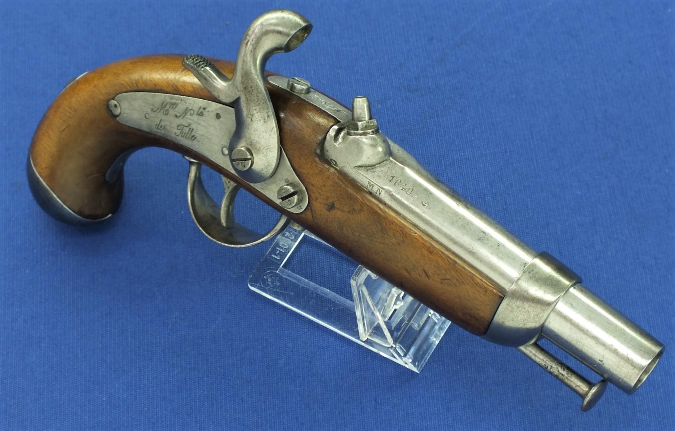 A French antique Model 1842 Gendarmerie Percussion Pistol. Manufacture National de Tulle. Barrel dated 1848, Stock 1849. Caliber 15mm, length 26cm. In very good condition. Price 895 euro