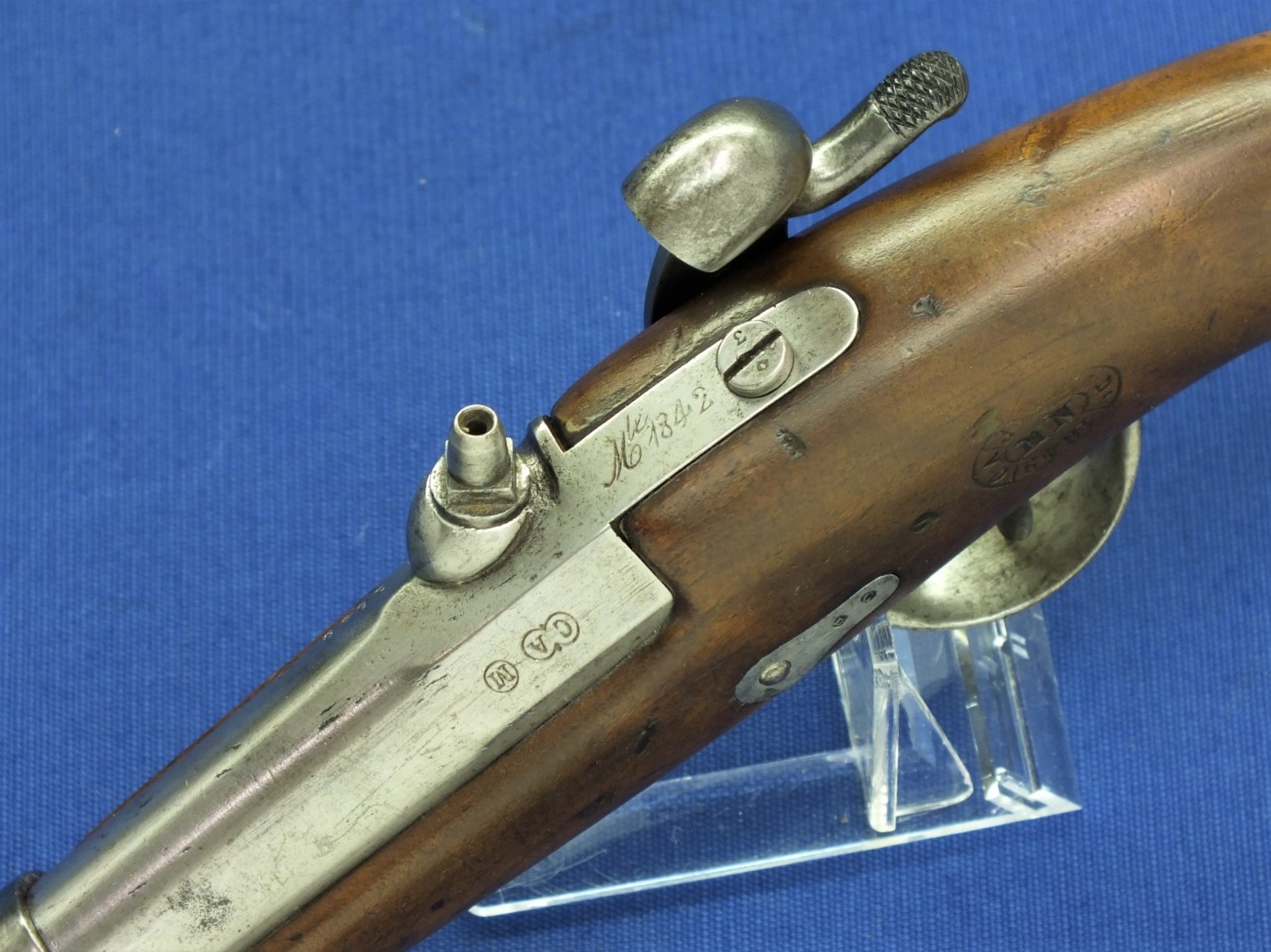 A French antique Model 1842 Gendarmerie Percussion Pistol. Manufacture National de Tulle. Barrel dated 1848, Stock 1849. Caliber 15mm, length 26cm. In very good condition. Price 895 euro