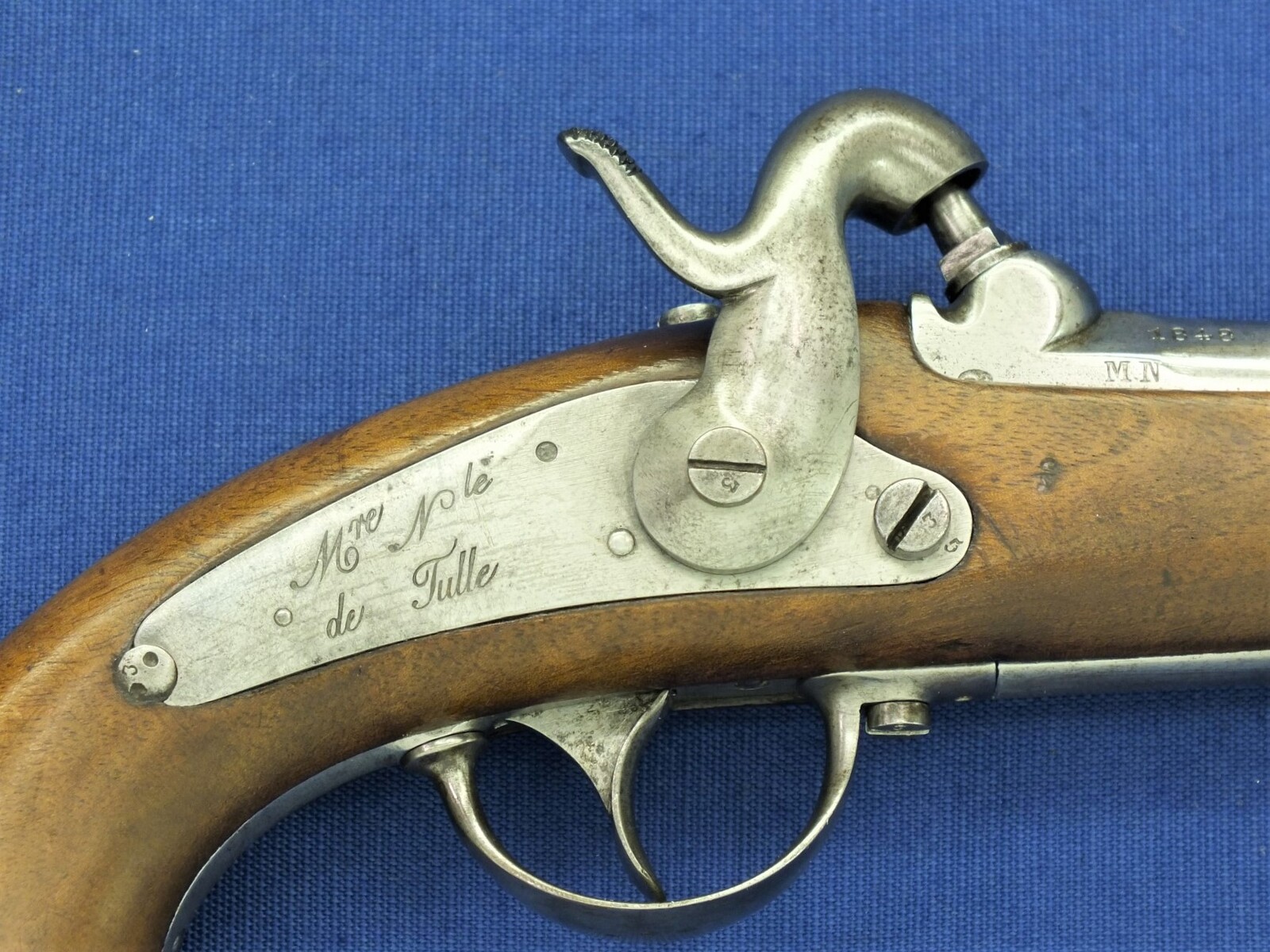 A French antique Model 1842 Gendarmerie Percussion Pistol. Manufacture National de Tulle. Barrel dated 1848, Stock 1849. Caliber 15mm, length 26cm. In very good condition. Price 895 euro