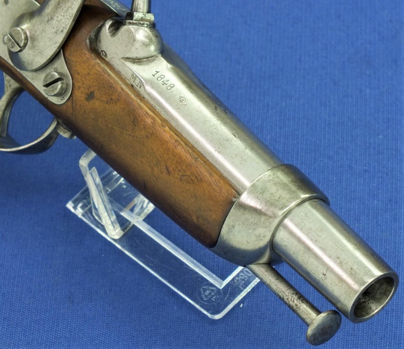 A French antique Model 1842 Gendarmerie Percussion Pistol. Manufacture National de Tulle. Barrel dated 1848, Stock 1849. Caliber 15mm, length 26cm. In very good condition. Price 895 euro