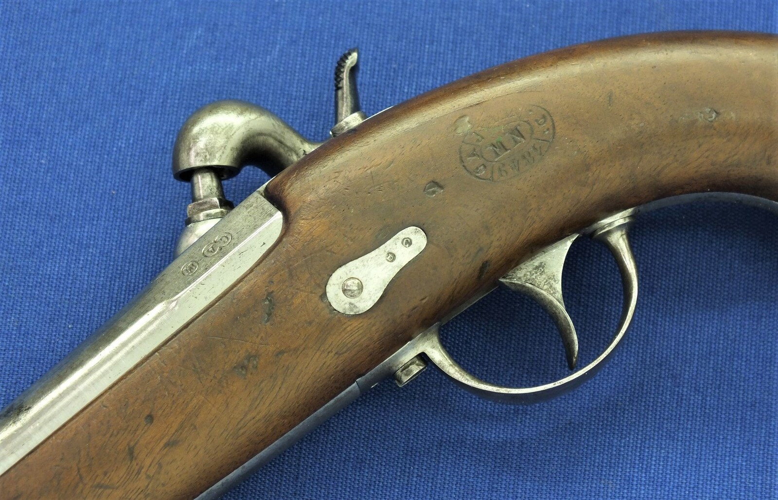 A French antique Model 1842 Gendarmerie Percussion Pistol. Manufacture National de Tulle. Barrel dated 1848, Stock 1849. Caliber 15mm, length 26cm. In very good condition. Price 895 euro