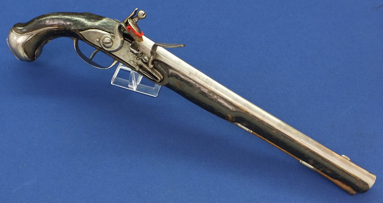 A German Saxony Zella-Mehlis(Suhl) Cavalry Flintlock Pistol circa 1700. Caliber 16mm. Length 53cm. In very good condition. Price 2.250 euro